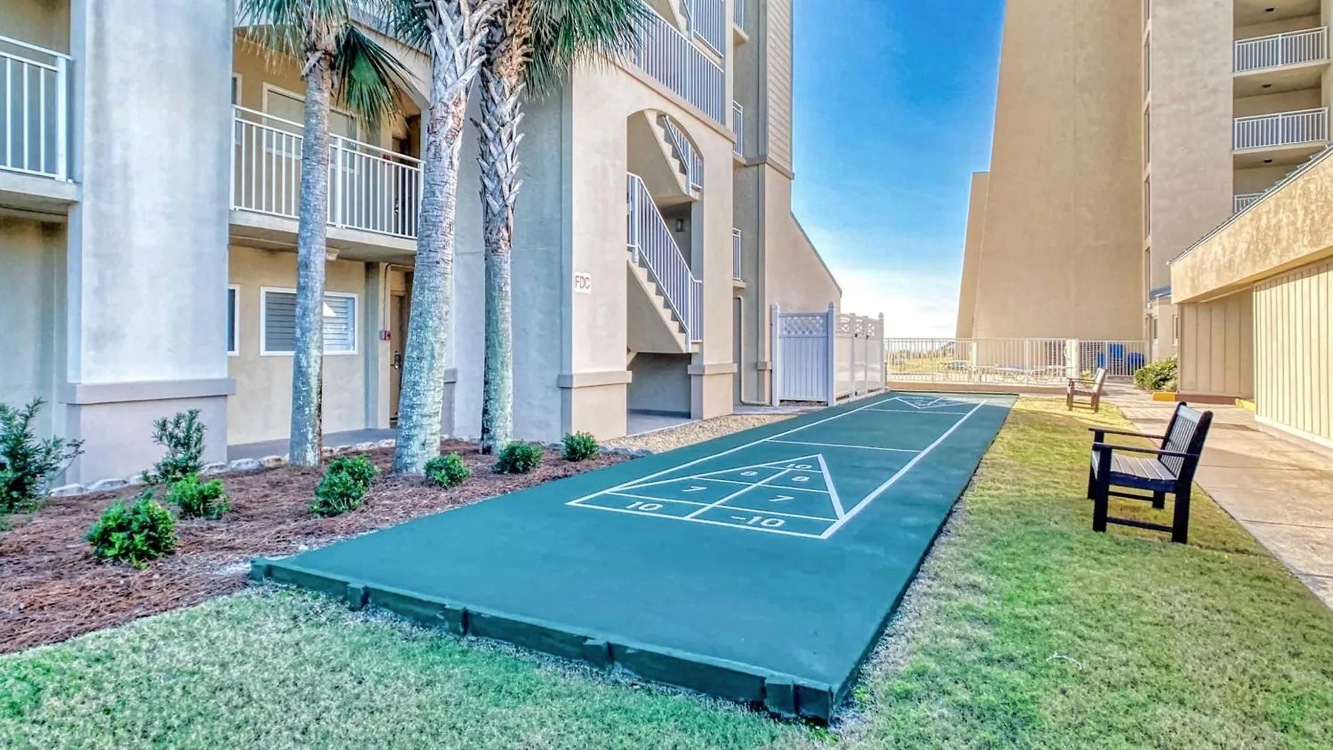 Apartment Beach House Condominiums C303 - Beachfront With Pool, Wifi, & Beach Service Destin