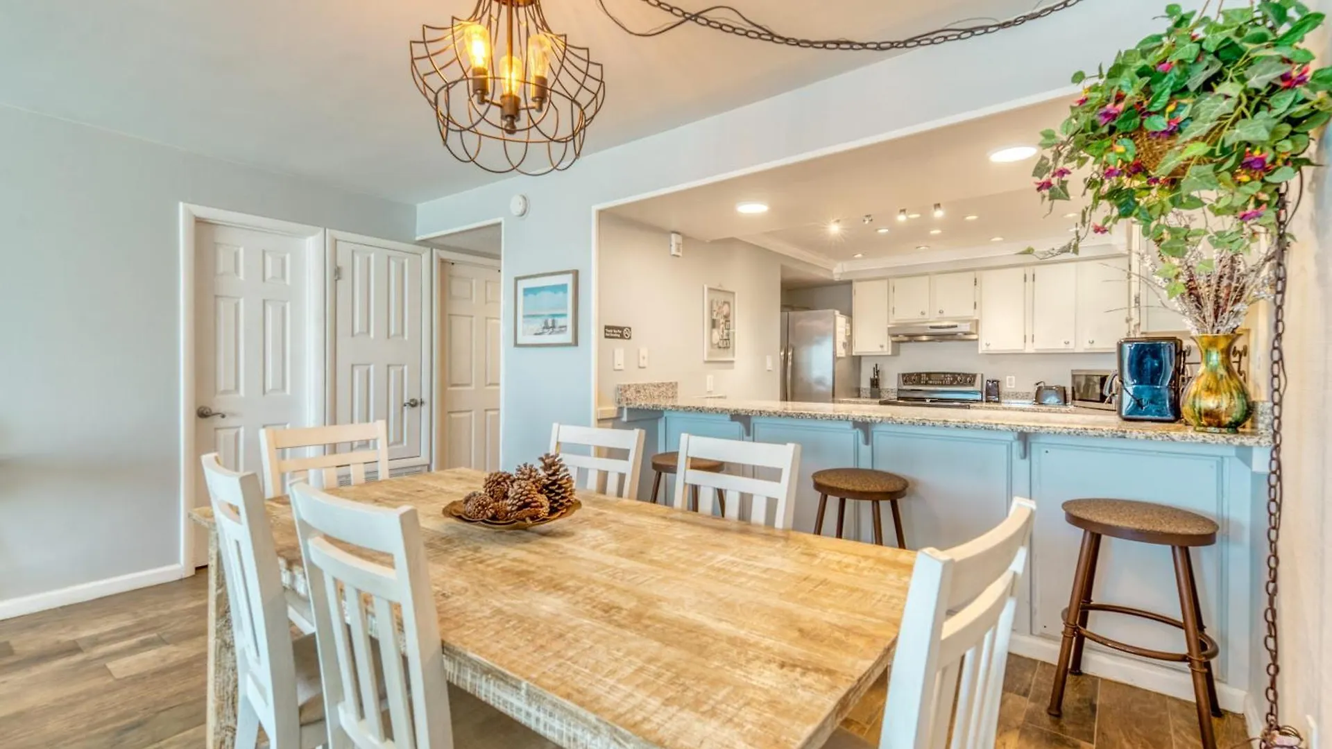 Apartment Beach House Condominiums C303 - Beachfront With Pool, Wifi, & Beach Service Destin